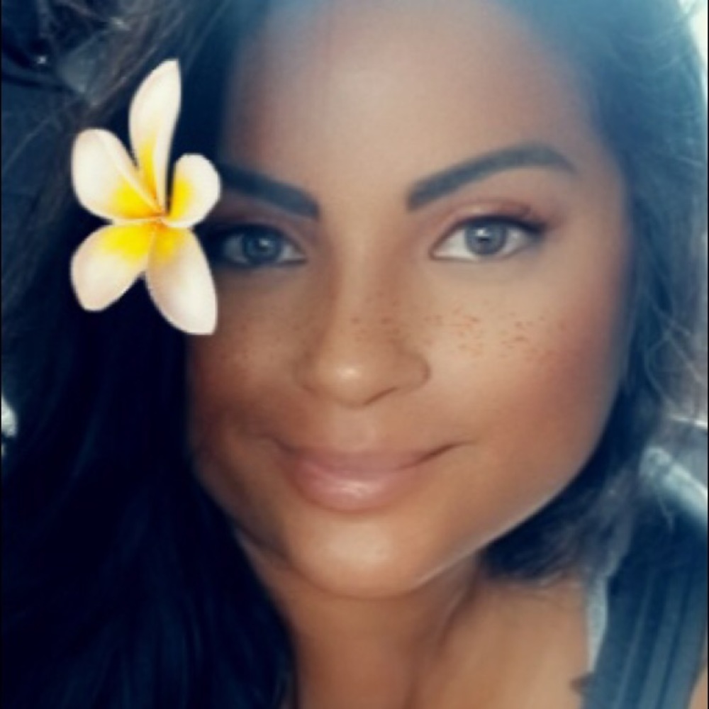 Meet your Posher, Yanira
